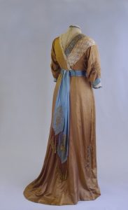 Brautkleid im Jugendstil. Anfang 20. Jh.