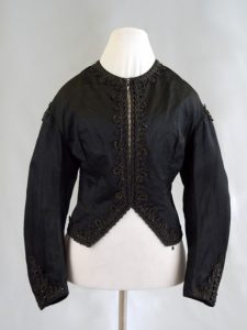 Zuavenjacke (Damenjacke). nach 1860. Seide, Baumwolle, Glasperlen.