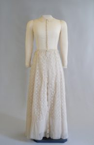 Brautkleid. Nach 1930. Seide.