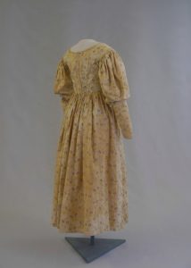 Biedermeierkleid. 1830-1860. Baumwolle, bedruckt.