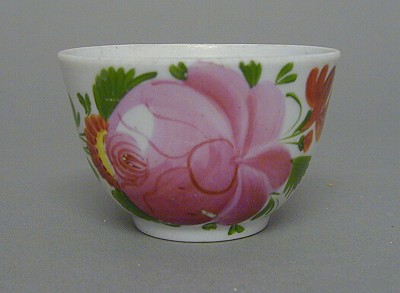 Tasse, Dekor 'Rot Dresmer' (Ostfriesische Rose), Wallendorf, um 1800