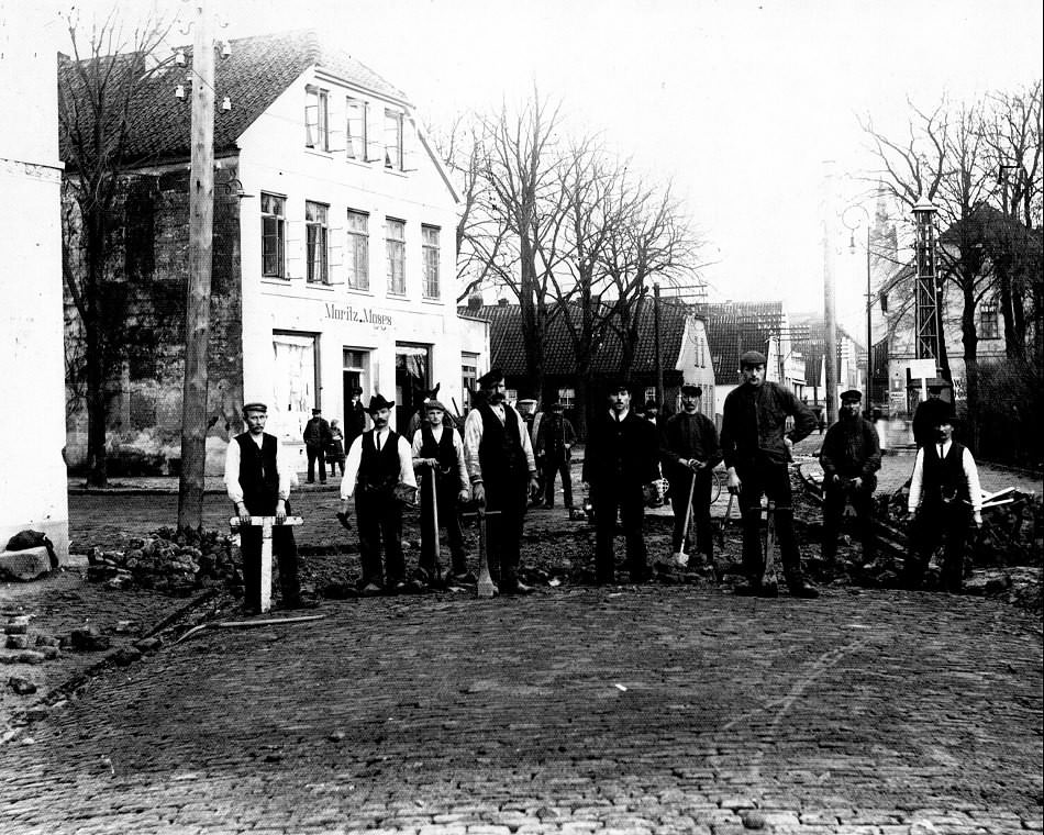 Straßenbauarbeiten in der Albanistraße in Jever. Quelle: Schlossmuseum Jever