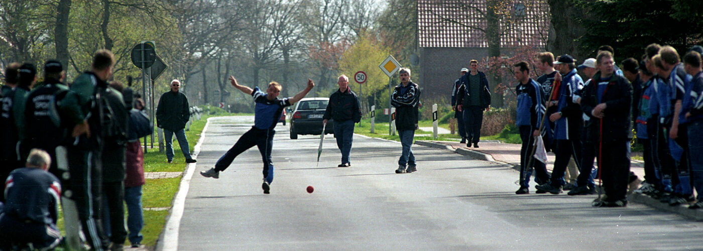 Ausstellung "Friesensport" Schlossmuseum Jever - Boßelpunktspiele in der Nähe von Oldorf März, April 2004