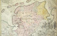 Ehrenreich Gerhard Coldewey (1702-73), Tabula Frisiae Orientalis (mit Stadtgrundrissen von Emden u. Aurich), ca. 1:200.000, kolorierter Kupferstich, 58x51 cm, 1730. Inv.-Nr. 12221 (Ka 225b) Ehrenreich Gerhard Coldewey (1702-73), Tabula Frisiae Orientalis (mit Stadtgrundrissen von Emden u. Aurich), ca. 1:200.000, kolorierter Kupferstich, 58x51 cm, 1730. Inv.-Nr. 12221 (Ka 225b)