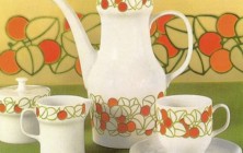 Porzellanservice "Wien", Form 22
Dekor: Kirsche rot (bis 1971 produziert),
Entwurf: Liselotte Kantner, Foto: Archiv Friesland Porzellan Service Wien Melitta