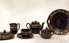 Wilhelmshavener Porzellan für Trauerfeier, Ende 19. Jahrhundert (Privatbesitz). Bildrechte: Schlossmuseum Jever, Nina Bormann