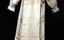 Totenhemd, Mitte 19. Jahrhundert, Jeverland. Bildrechte: Schlossmuseum Jever, Jörg Stutz