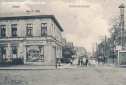 Posieren auf der Schlosserstraße.