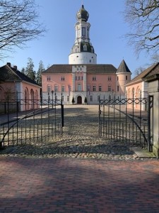Eingangsbereich des Schlosses heute