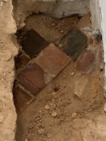 Mittelalterliche Bodenfliesen im Flur des Erdgeschosses Nordflügel