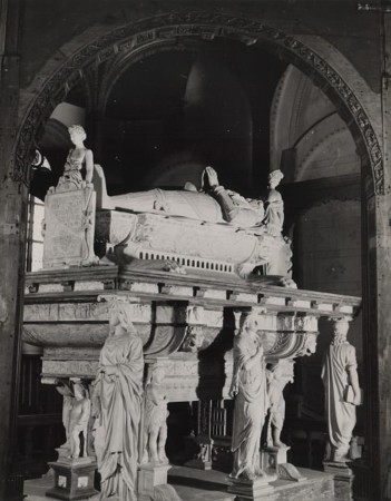 Ansicht von Nordosten mit Brandmauer im Hintergrund (H. Kunst 1959).