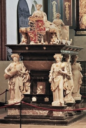 Das Grabmal Friedrich I. im Dom zu Schleswig.