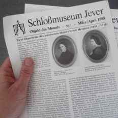 Am Anfang erscheinen die Beiträge im Schwarz-Weiß Druck.