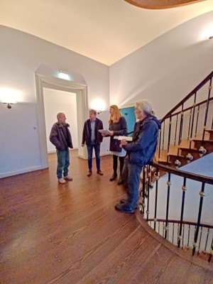 Alle in Gedanken vertieft: Andreas Bocksberger (Haustechnik), (Ausstellungsgrafik), Andreas von Seggern, Maren Siems und Andreas Reiberg.