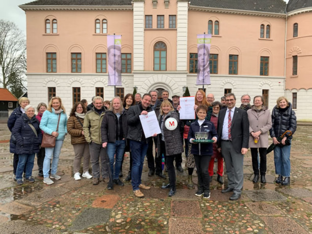 Stolz auf die erneute Verleihung des Museumsgütesiegels: das Team des Schlossmuseums Jever.