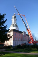 Abnahme der Wetterfahne 2020 I<br />
© Foto Schlossmuseum Jever<br />
96 dpi, JPG, 3,5 MB >><a href="https://www.schlossmuseum.de/wp-content/uploads/2024/08/abnahme-der-wetterfahne-2020-foto-schlossmuseum(1).jpg" target="_blank">Download</a><<