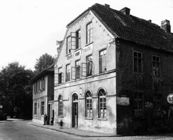 Abb. 11, Gasthof „Zur Traube“, abgebrochen 1958, Fotografie, Sammlung Schlossmuseum Jever