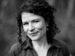 Ramona Krohn (2)<br />
© Ramona Krohn by Holger Nitschke<br />
JPG, 0.6 MB >><a href="https://www.schlossmuseum.de/wp-content/uploads/2025/07/Ramona-Krohn-als-Maria-von-Jever-Foto-Privat(2).jpg" target="_blank">Download</a><<