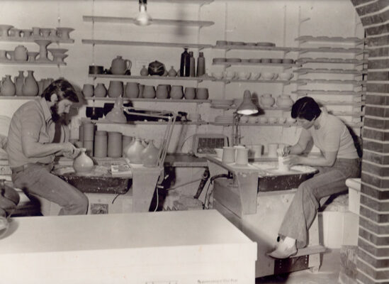 Das Künstlerpaar Gisela und Walter Baumfalk im Atelier an der Drehscheibe