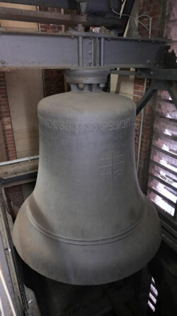 Marienglocke Kirchturm Jever (2)<br />
© Basel Mansour, Schlossmuseum Jever<br />
JPG, 3.3 MB >><a href="https://www.schlossmuseum.de/wp-content/uploads/2025/09/Marienglocke-Kirchturm-Jever-3-Basel-Mansour-Schlossmuseum-Jever.jpg" target="_blank">Download</a><<