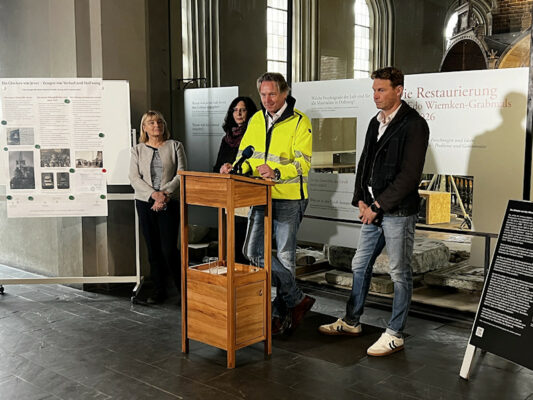 Abb. 8d Pressegespräch zur Gruftöffnung © Schlossmuseum Jever